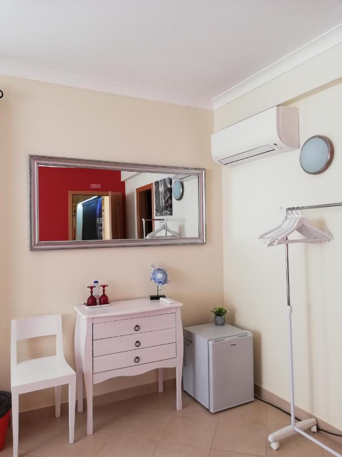Blue Moon Guesthouse Lagos Bagian luar foto