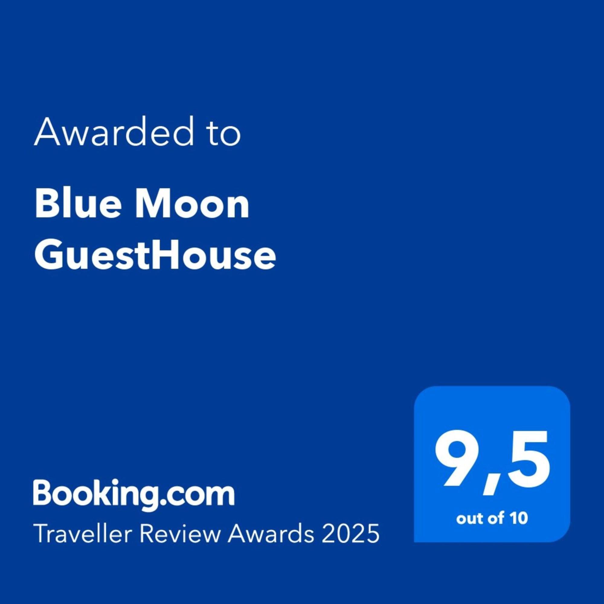 Blue Moon Guesthouse Lagos Bagian luar foto