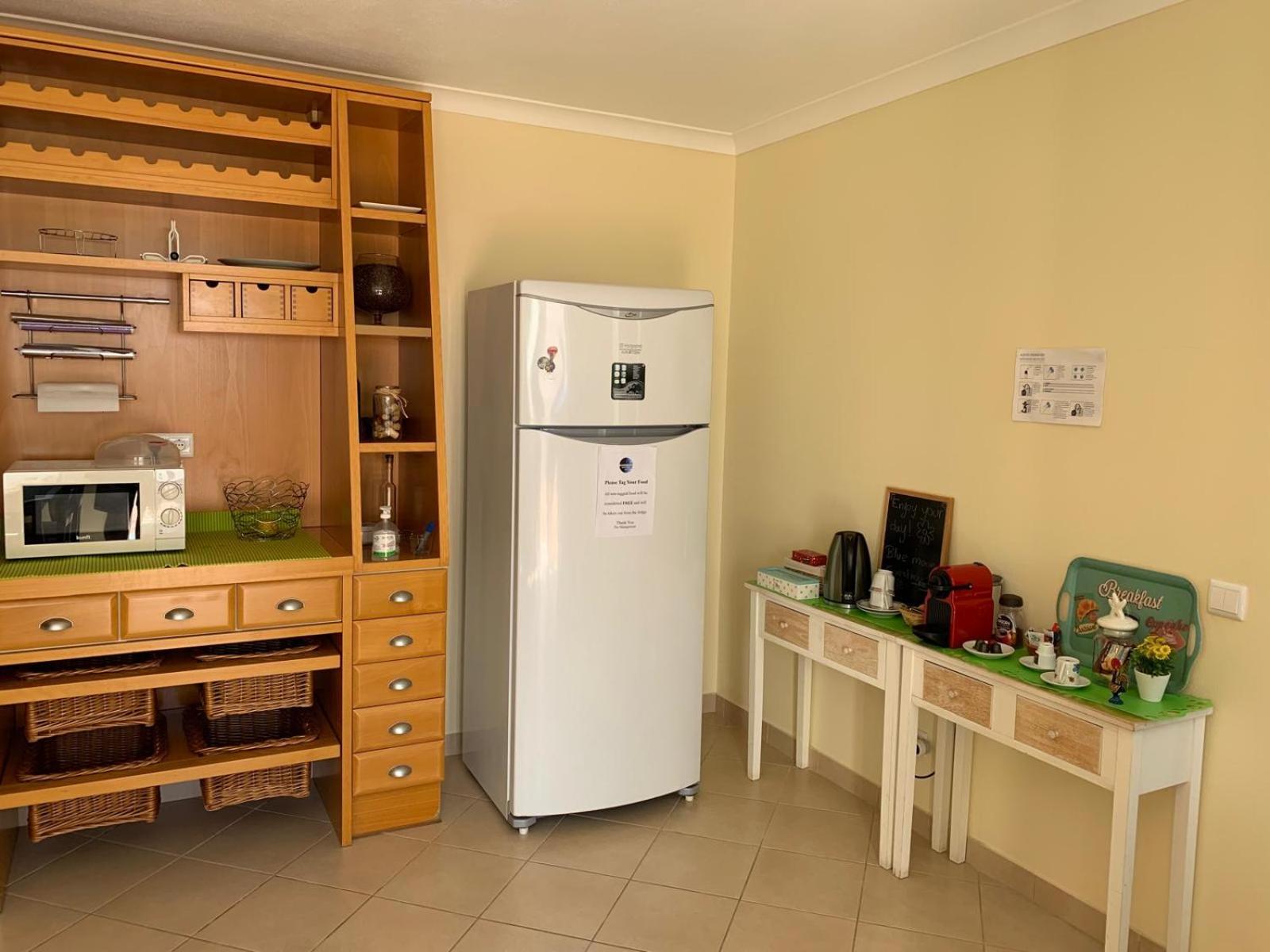 Blue Moon Guesthouse Lagos Bagian luar foto