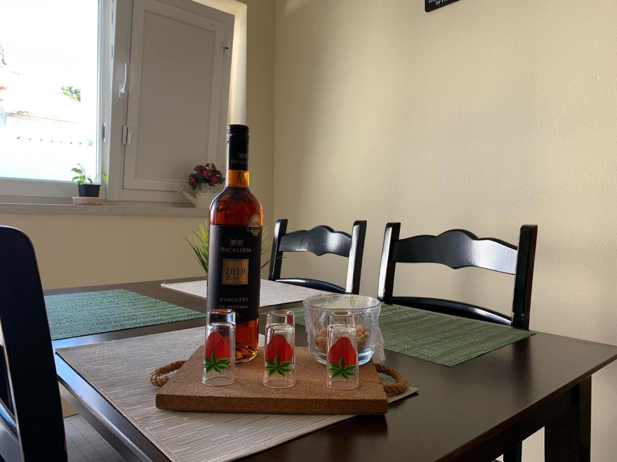 Blue Moon Guesthouse Lagos Bagian luar foto