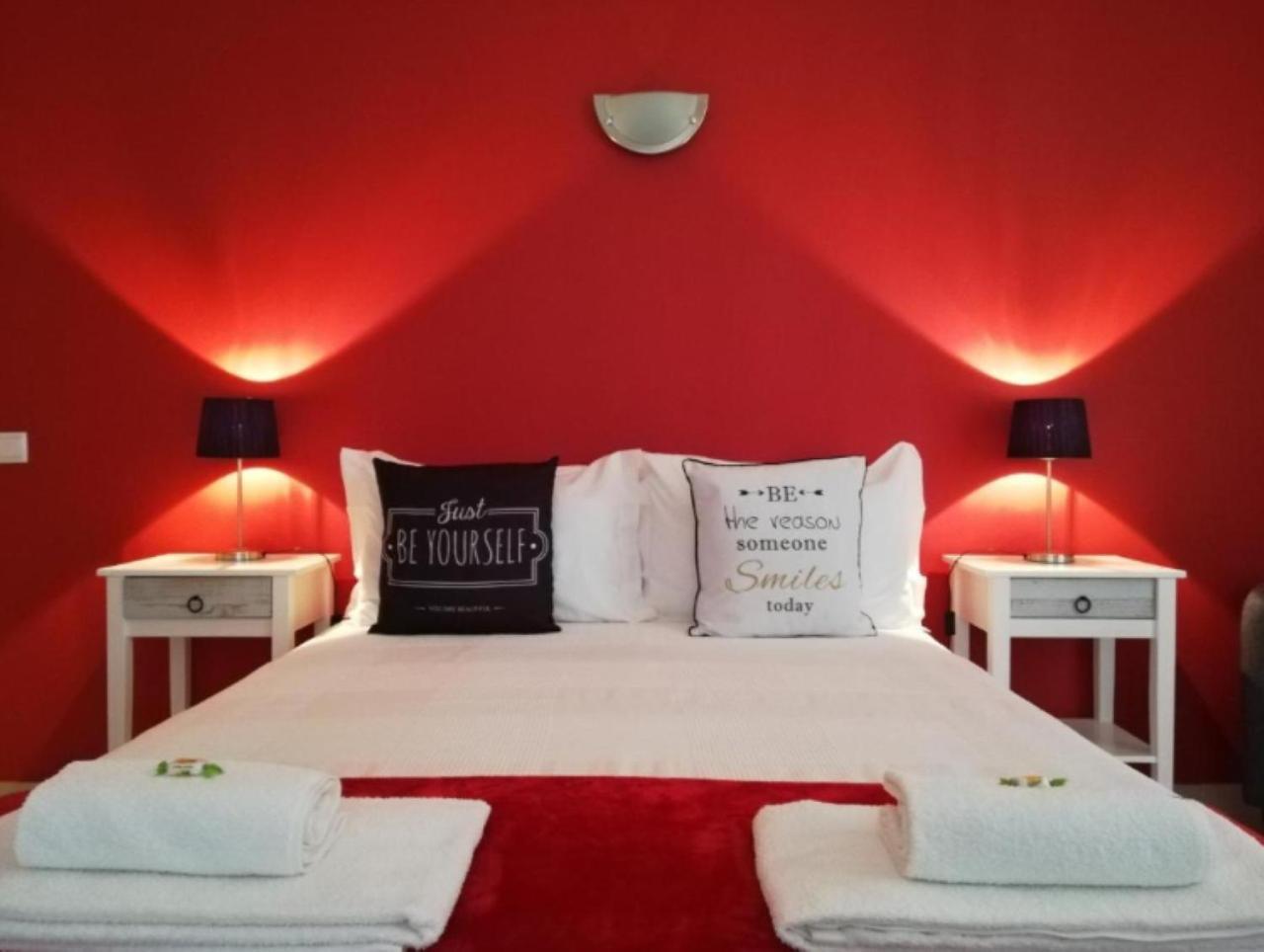Blue Moon Guesthouse Lagos Bagian luar foto