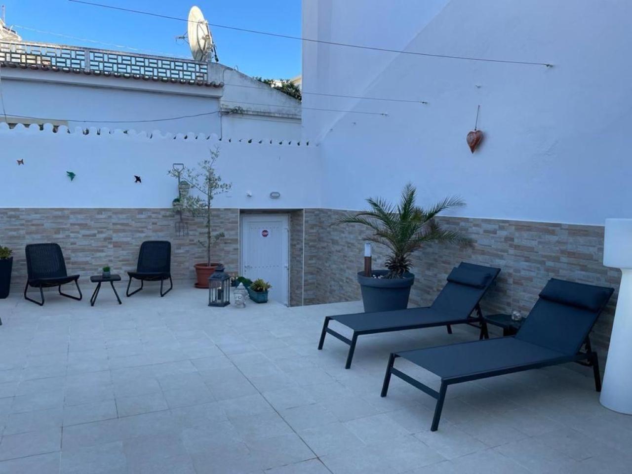 Blue Moon Guesthouse Lagos Bagian luar foto