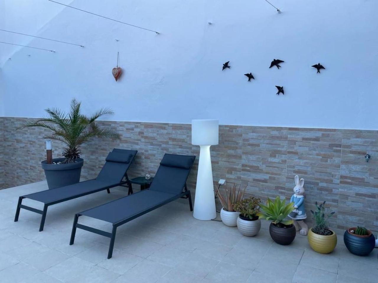 Blue Moon Guesthouse Lagos Bagian luar foto