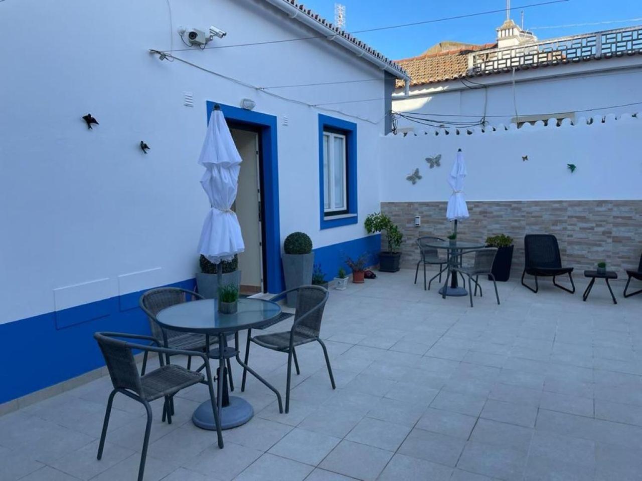 Blue Moon Guesthouse Lagos Bagian luar foto