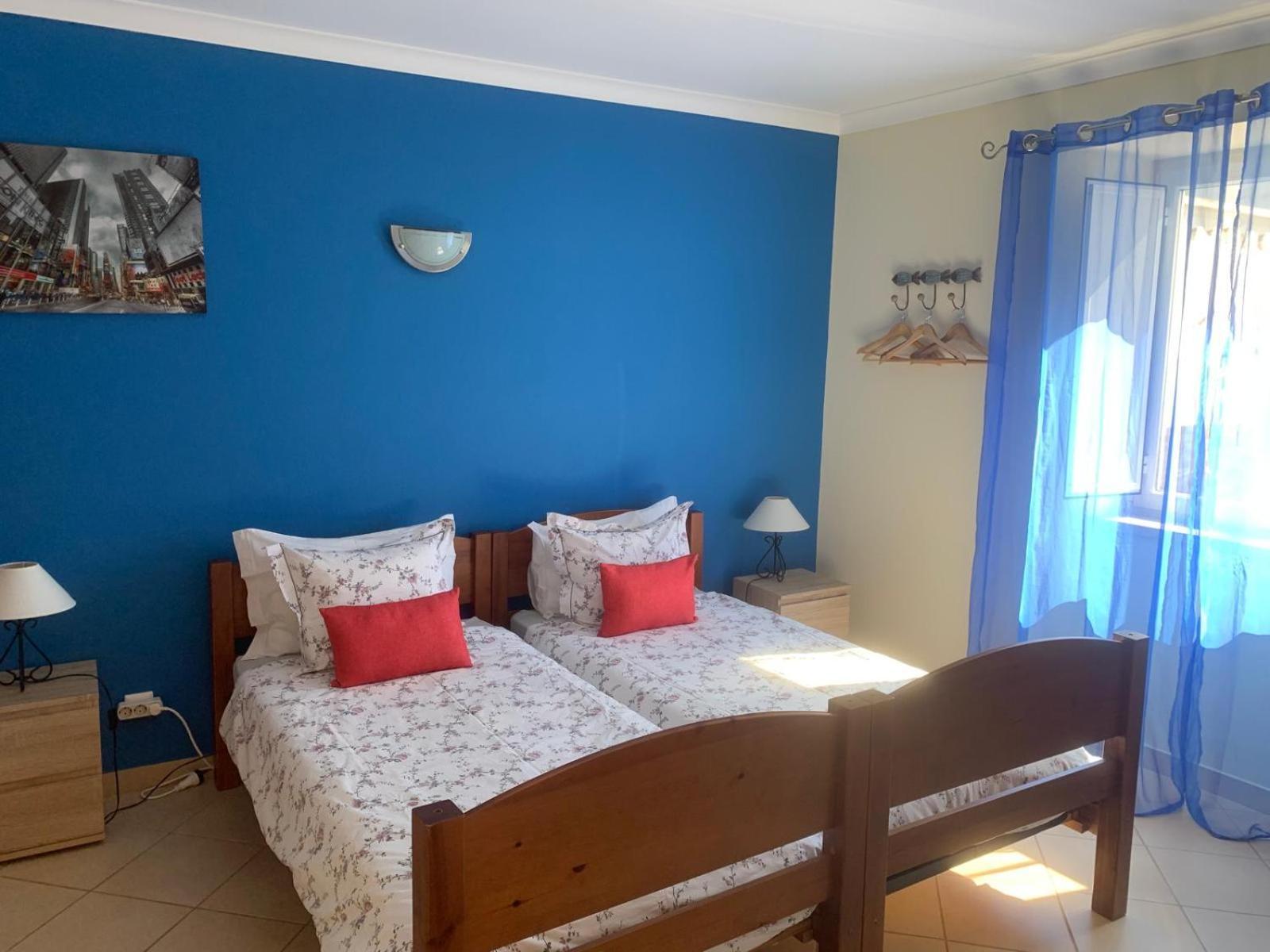 Blue Moon Guesthouse Lagos Bagian luar foto