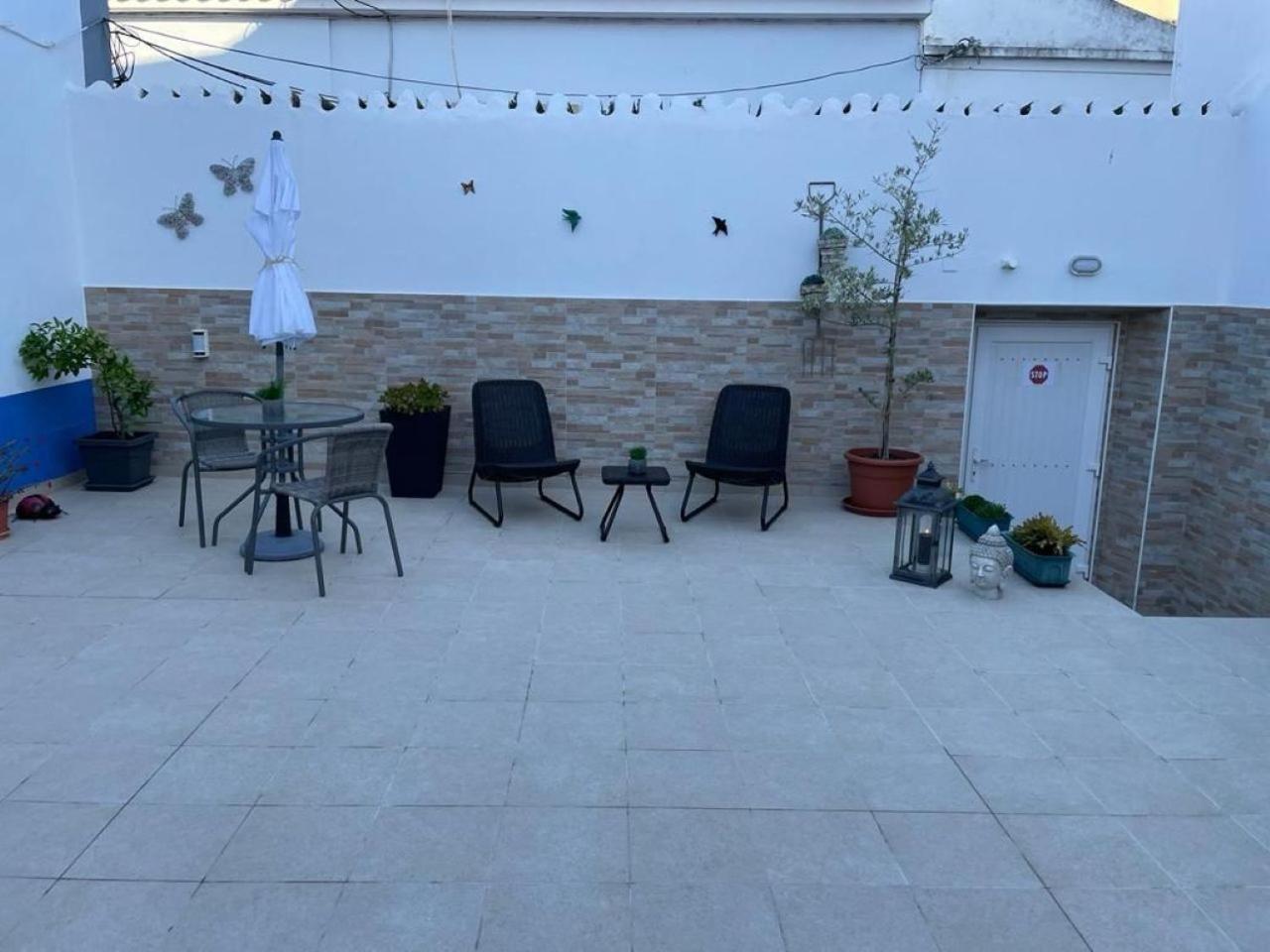 Blue Moon Guesthouse Lagos Bagian luar foto