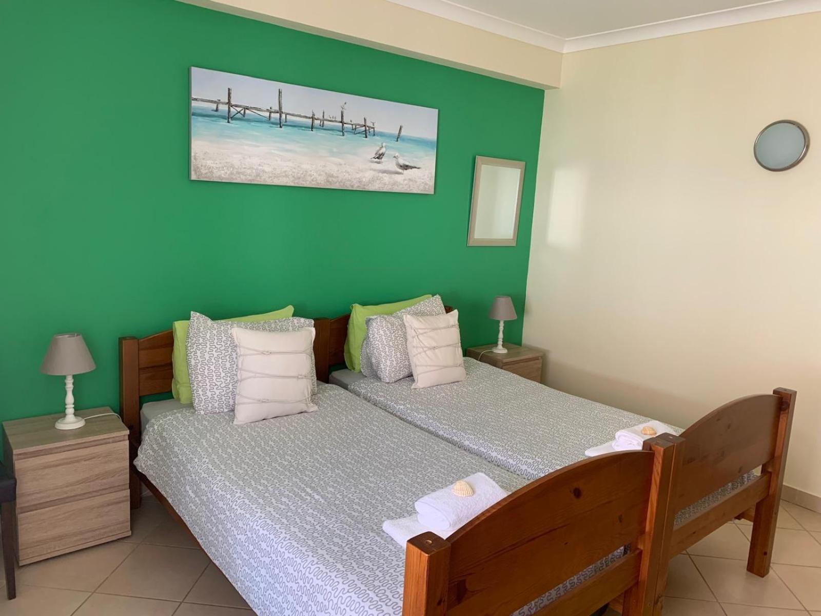 Blue Moon Guesthouse Lagos Bagian luar foto