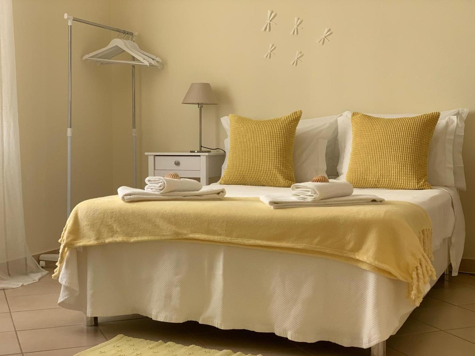 Blue Moon Guesthouse Lagos Bagian luar foto