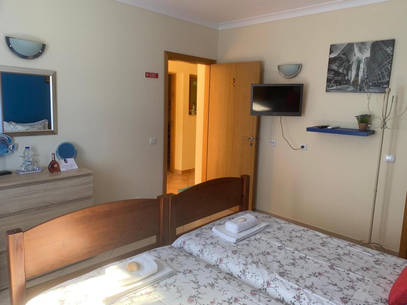 Blue Moon Guesthouse Lagos Bagian luar foto