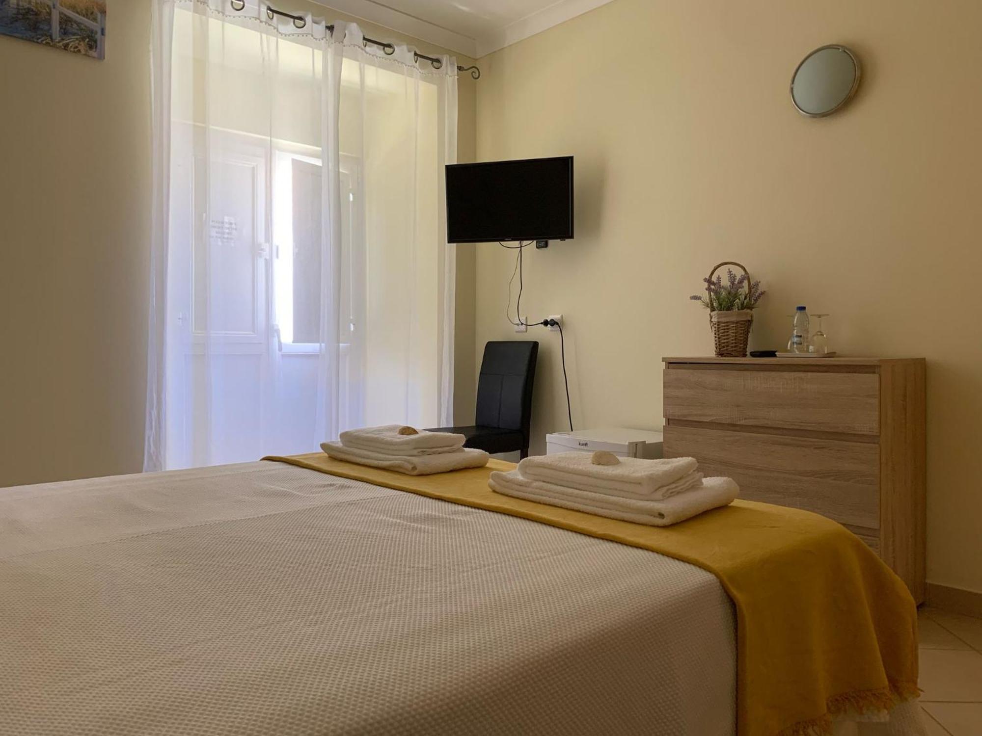 Blue Moon Guesthouse Lagos Bagian luar foto