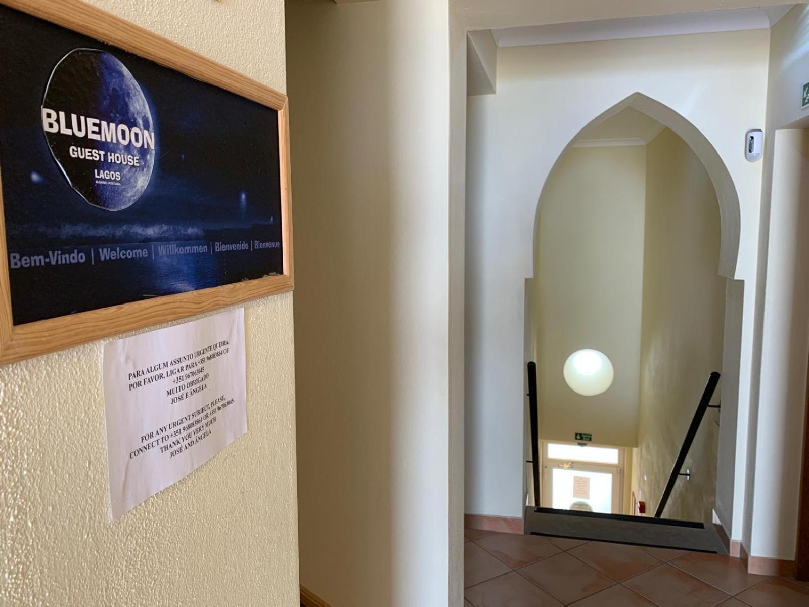 Blue Moon Guesthouse Lagos Bagian luar foto