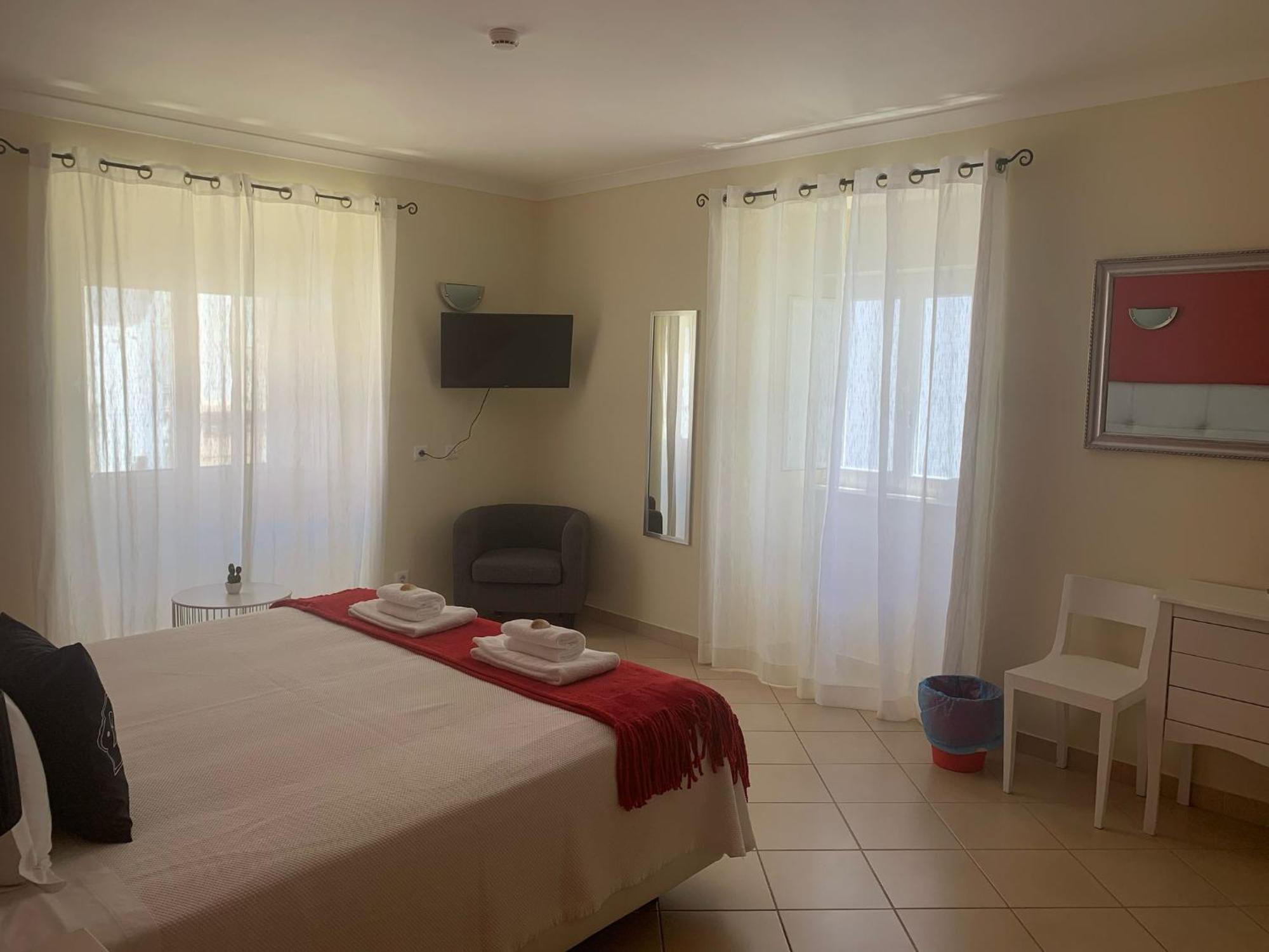 Blue Moon Guesthouse Lagos Bagian luar foto