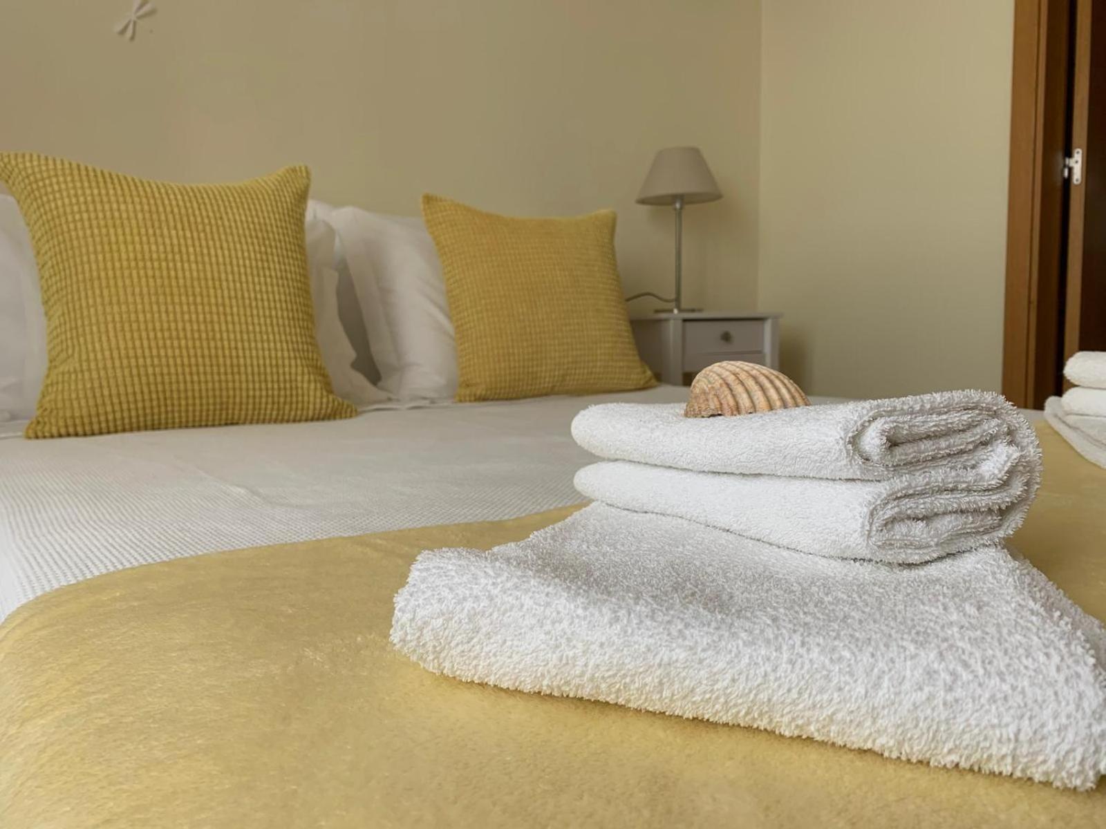 Blue Moon Guesthouse Lagos Bagian luar foto