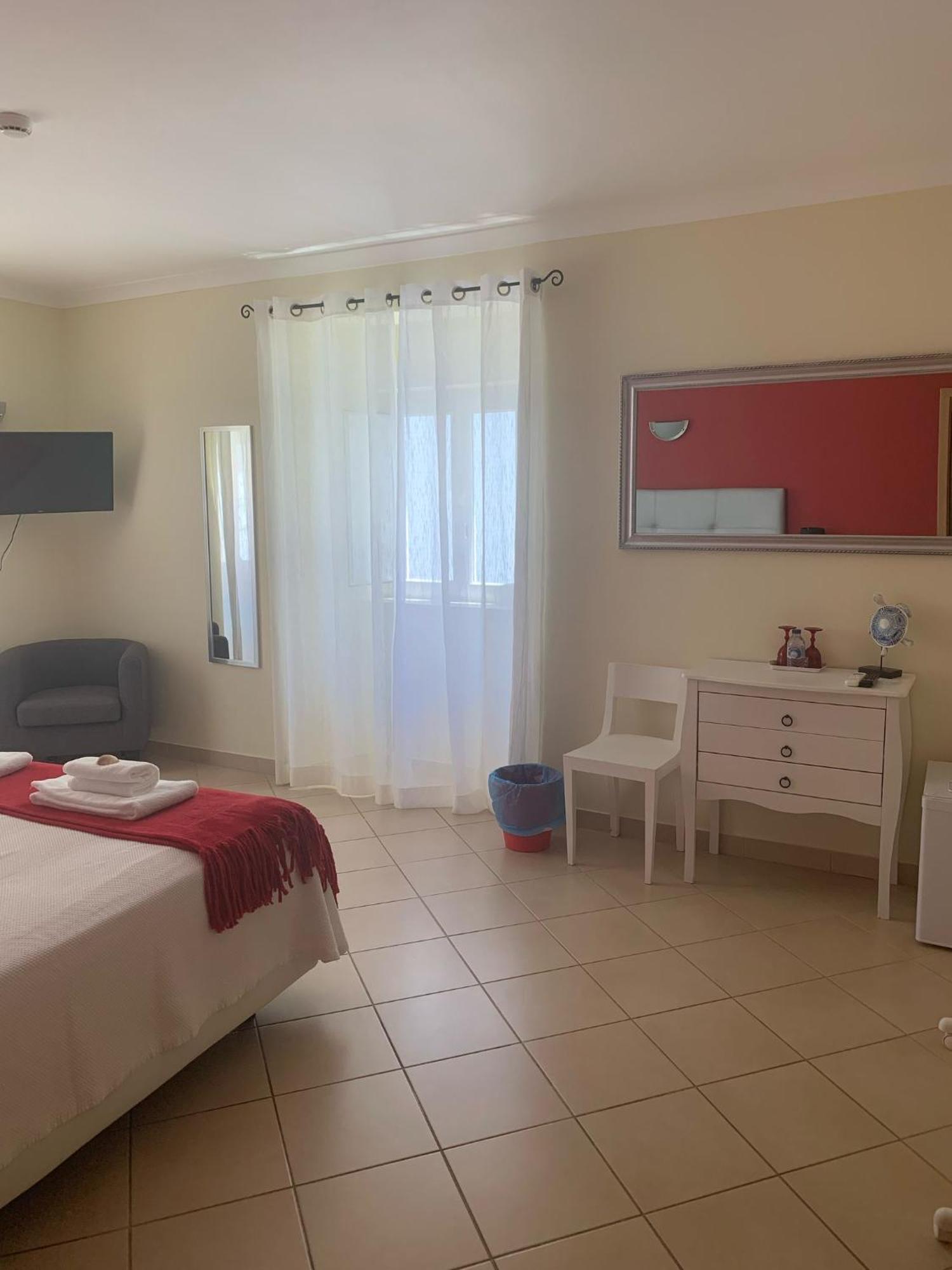 Blue Moon Guesthouse Lagos Bagian luar foto