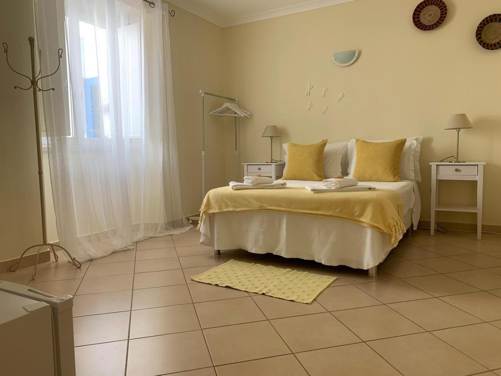 Blue Moon Guesthouse Lagos Bagian luar foto
