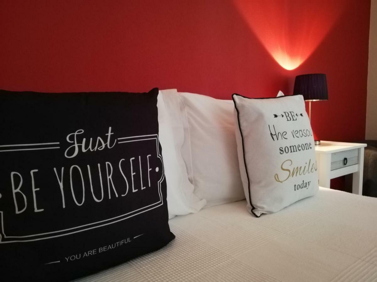 Blue Moon Guesthouse Lagos Bagian luar foto