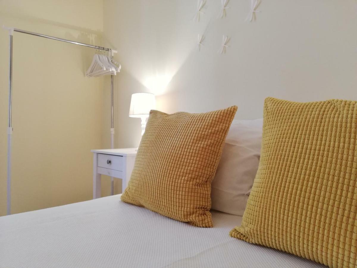 Blue Moon Guesthouse Lagos Bagian luar foto