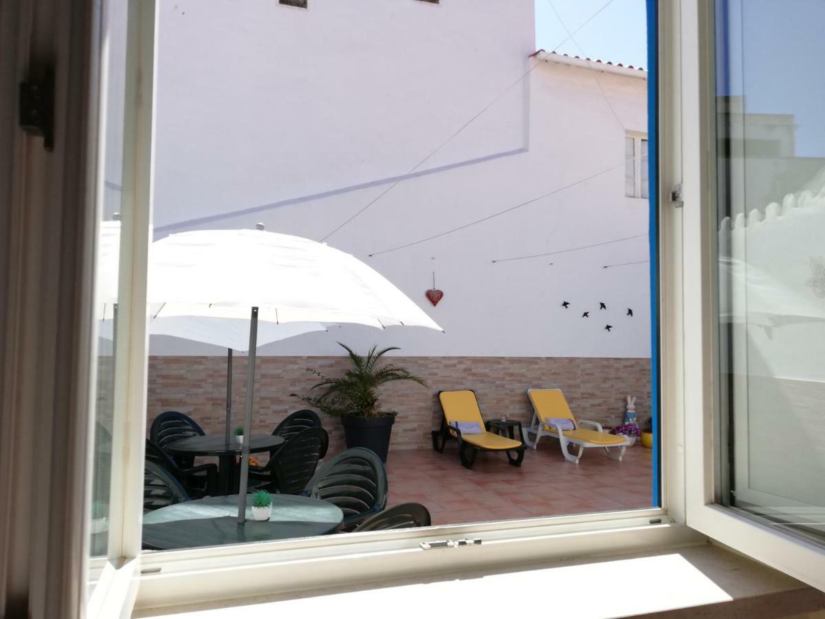 Blue Moon Guesthouse Lagos Bagian luar foto